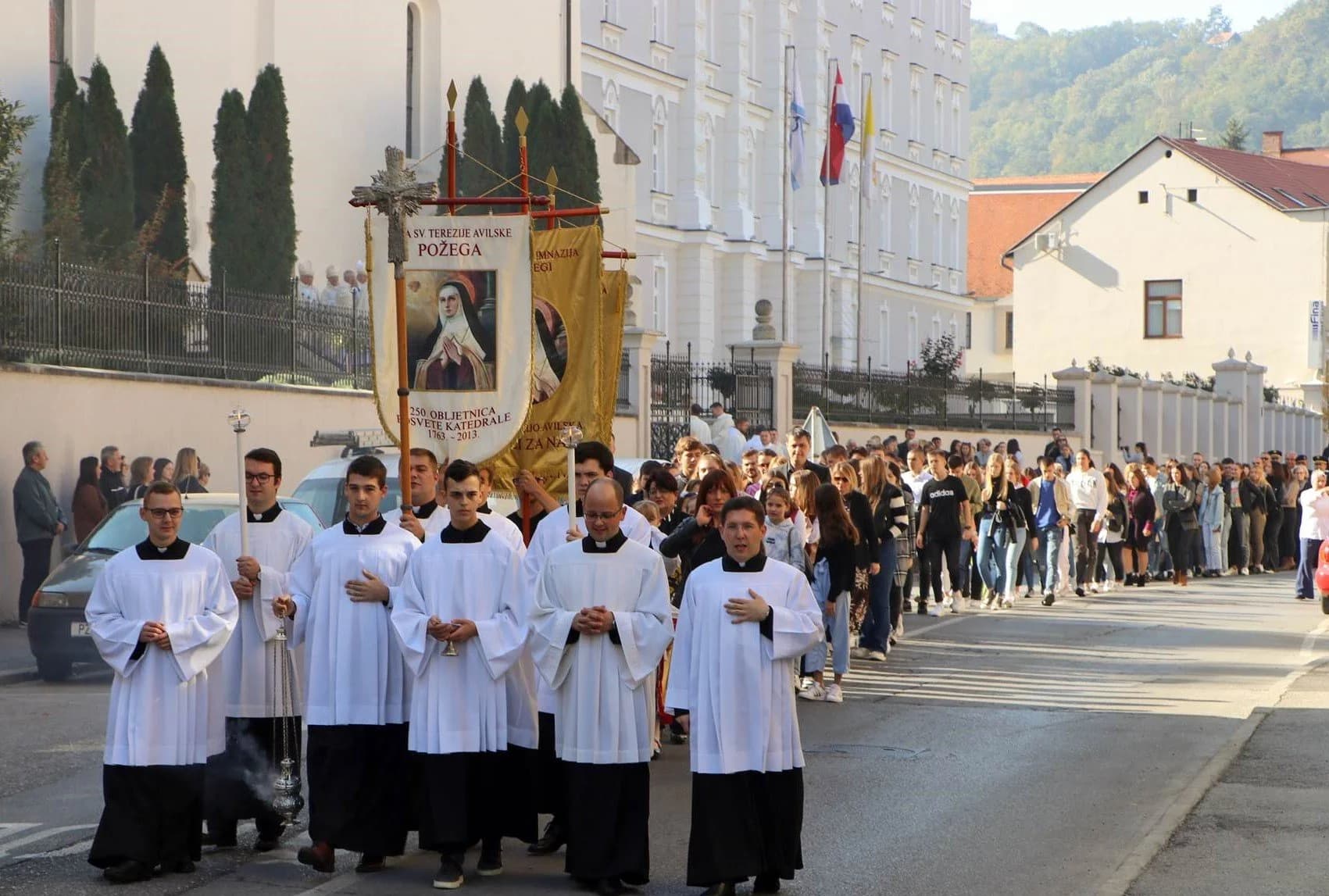 PROSLAVA SV. TEREZIJE U POŽEŠKOJ KATEDRALI: "Gdje je ona izučila školu svetosti"
