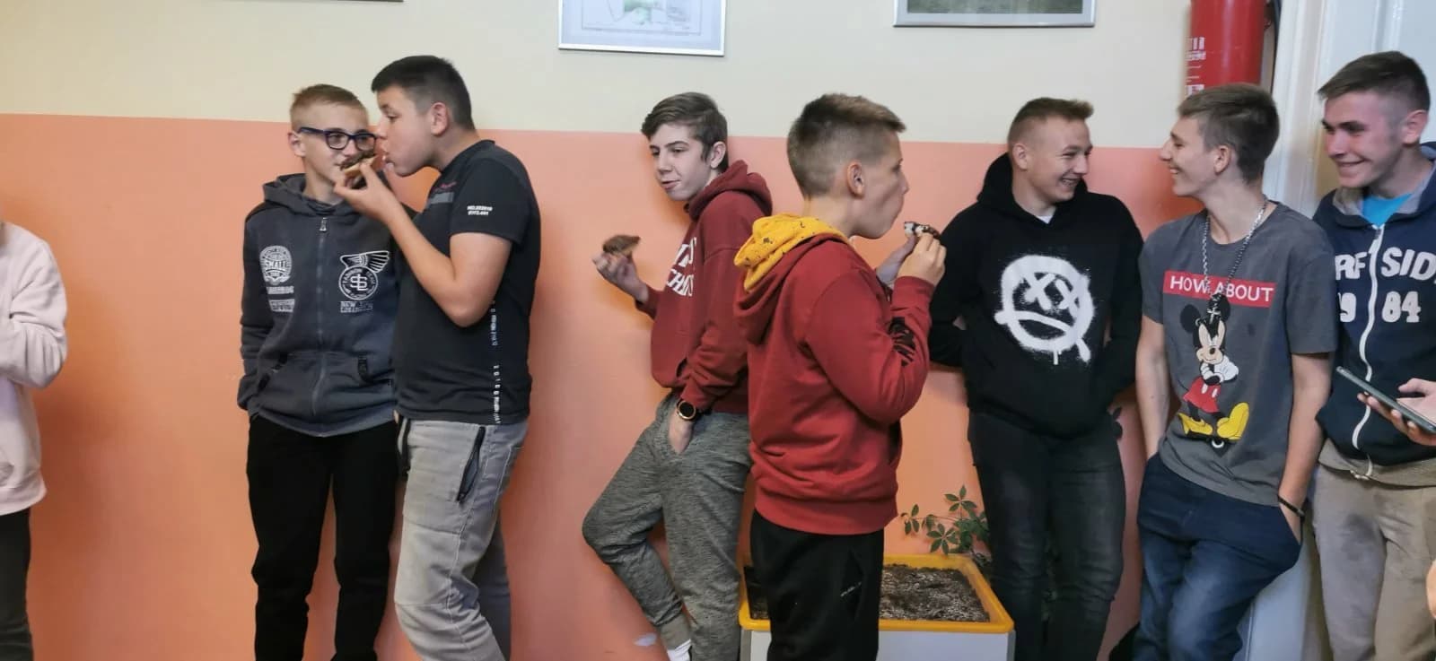 Sa zahvalnošću za plodove zemlje na Poljoprivredno-prehrambenoj školi obilježeni Dani kruha /FOTO/