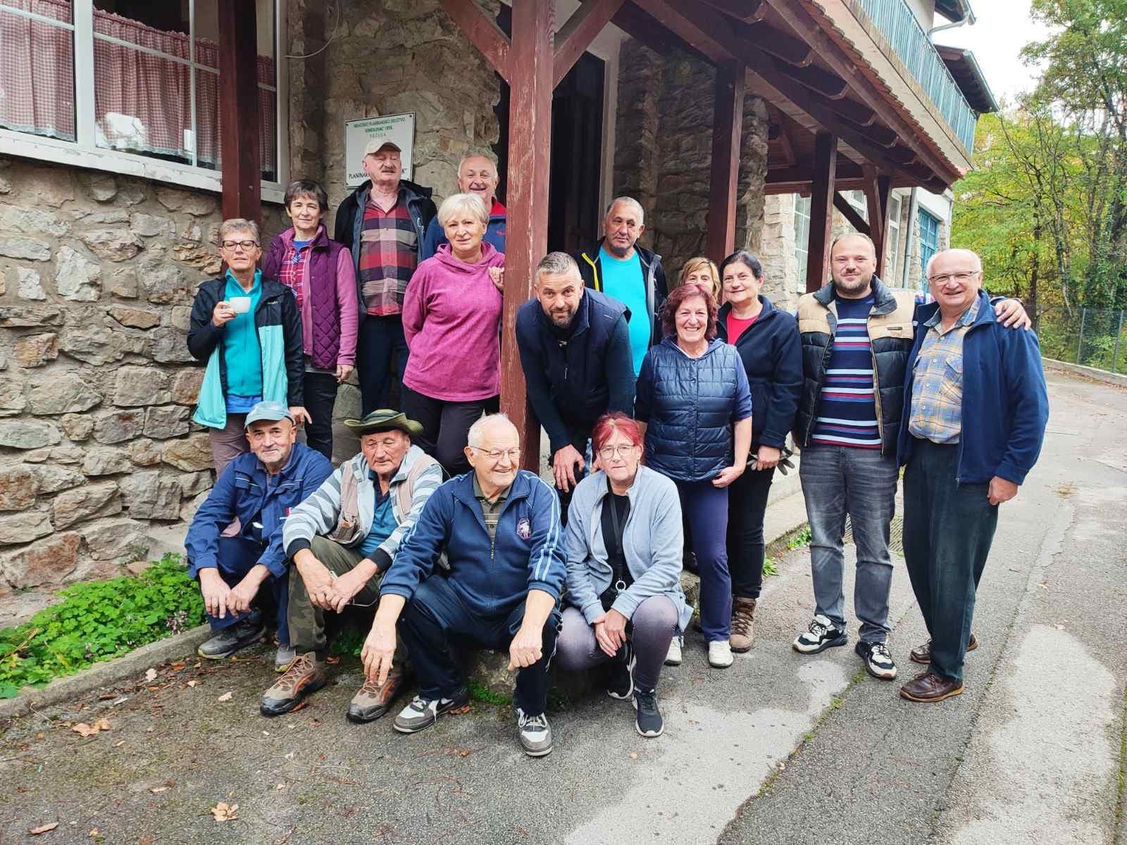 Planinari Sokolovca radnom akcijom uređivali svoj dom Lapjak na Papuku [FOTO]