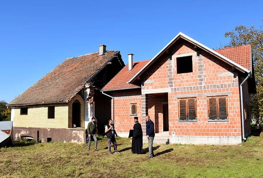 PRAVOSLAVNI BLAGDAN SVETA PETKA PROSLAVLJENA U OLJASIMA: Molitvom tražili zaštitu od bolesti [FOTO]