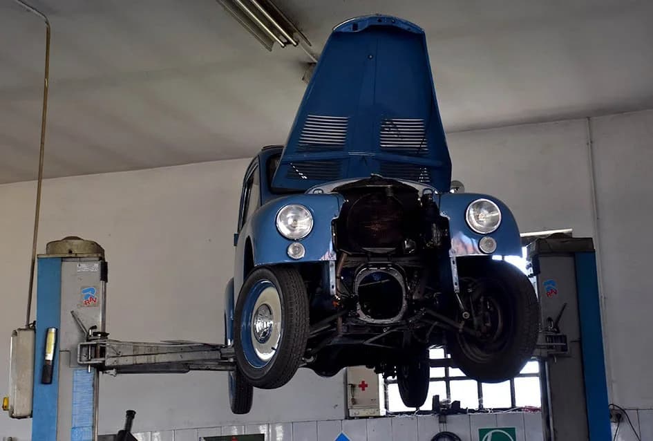 "Starac" na remontu - Fiat Topolino iz 1949. godine u radionici požeškog Trgoauta