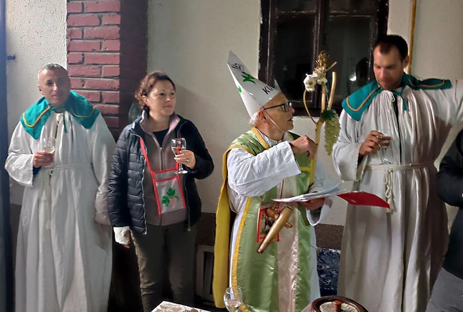 TRADICIONALNO MARTINJE KOD KUTJEVAČKE OBITELJI KRSNIK: Uz krštenje mošta i besplatan grah /FOTO/