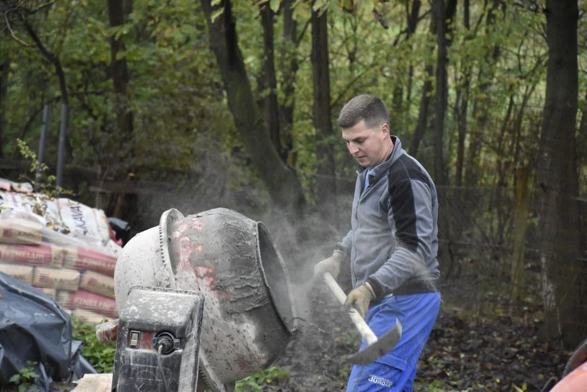 Vrijedna rabota na betonaži: Složile se ruke susjeda, rodbine i kumova /FOTO/