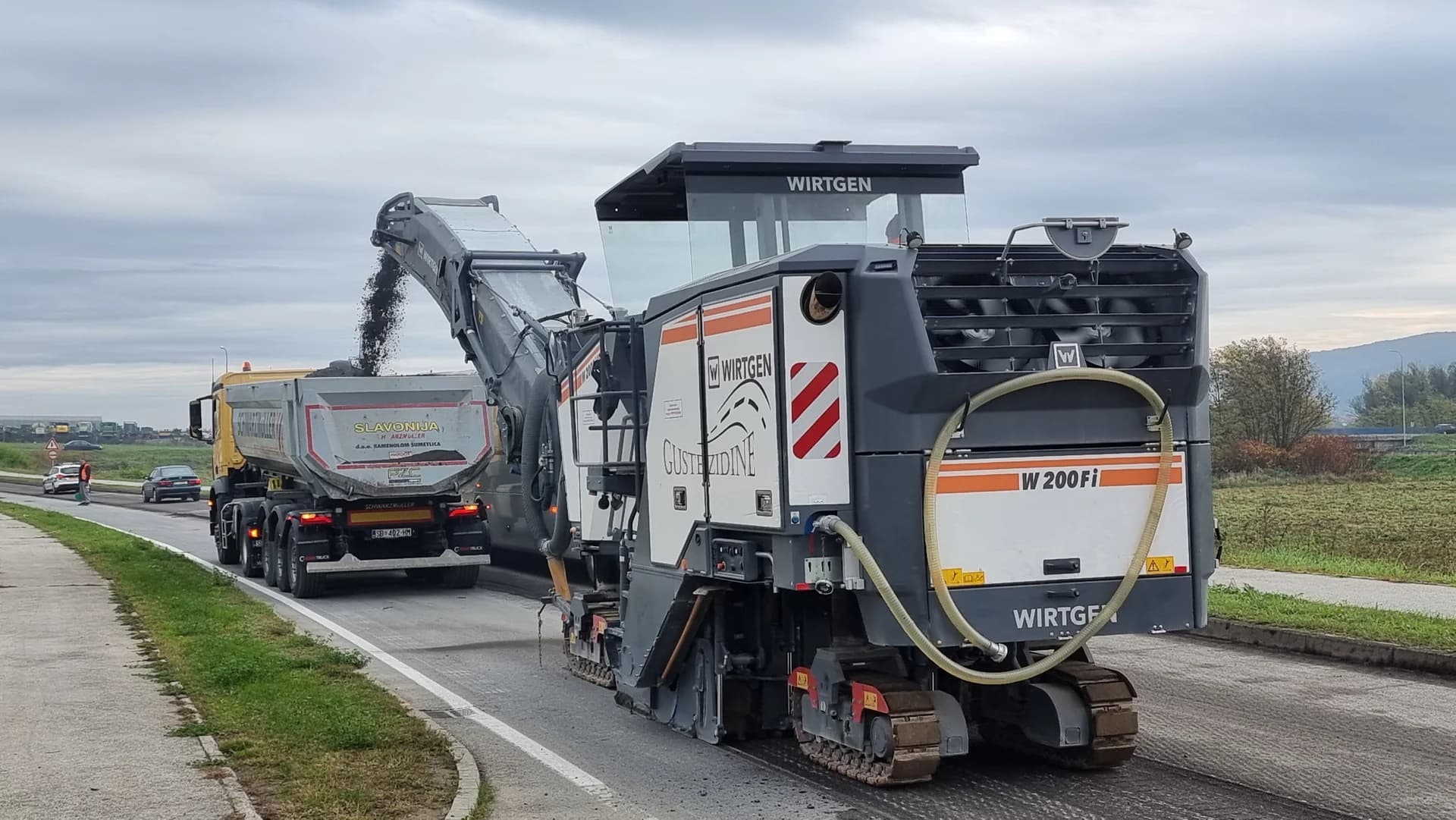 Uređuju se požeške prometnice - radove izvodi brodska tvrtka PZC /FOTO/