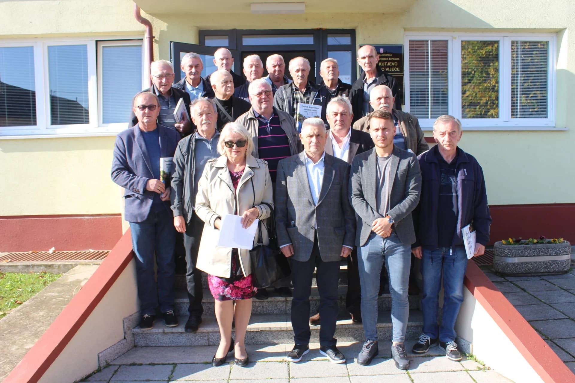 Kutjevački gradonačelnik Josip Budimir dijelio priznanja dragovoljcima Narodne zaštite Domovinskog rata /FOTO/