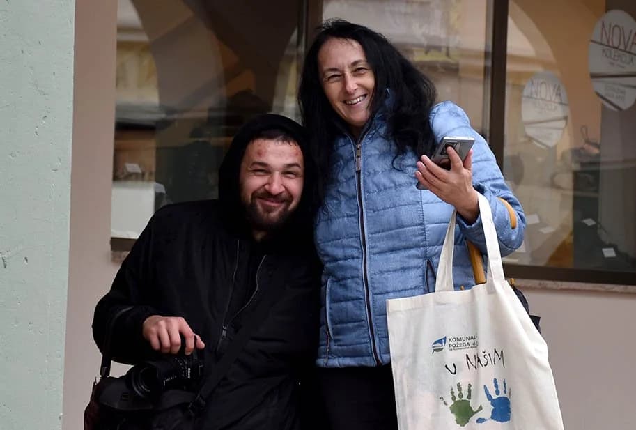 Uz De Gotho tamburaše brojni izlagači sa domaćim proizvodima i rukotvorinama na proslavi Martinja i Okusa jeseni u Požegi /FOTO-VIDEO/