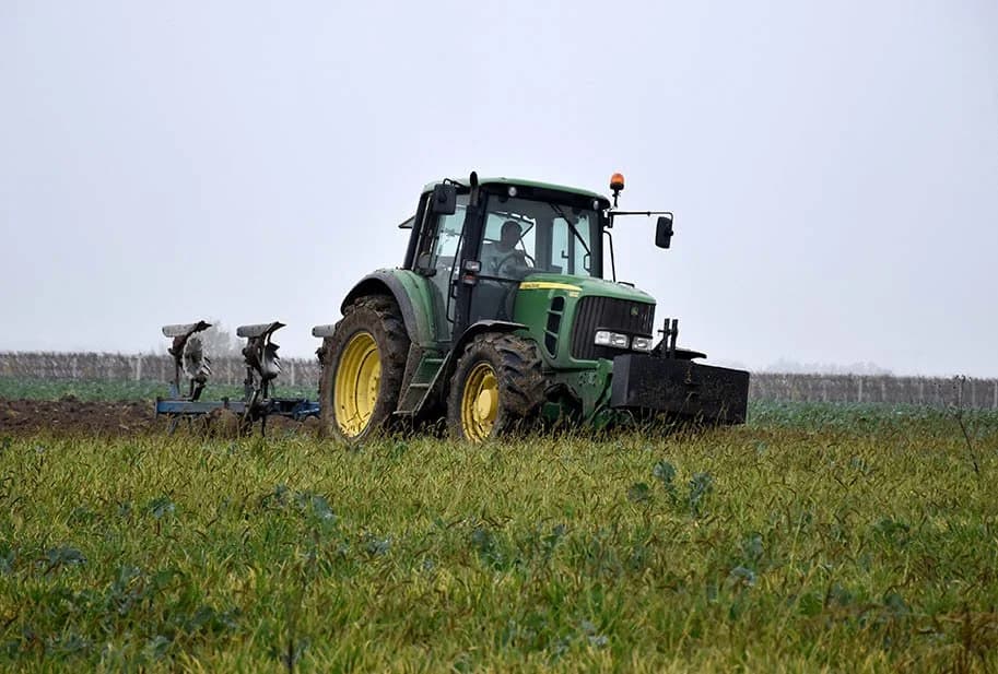 Zimska brazda važna agrotehnička mjera /FOTO/