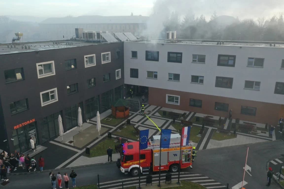 Vježba evakuacije i spašavanja u Studentskom domu Požega: Vatrogasci na visini zadatka /FOTO-VIDEO/