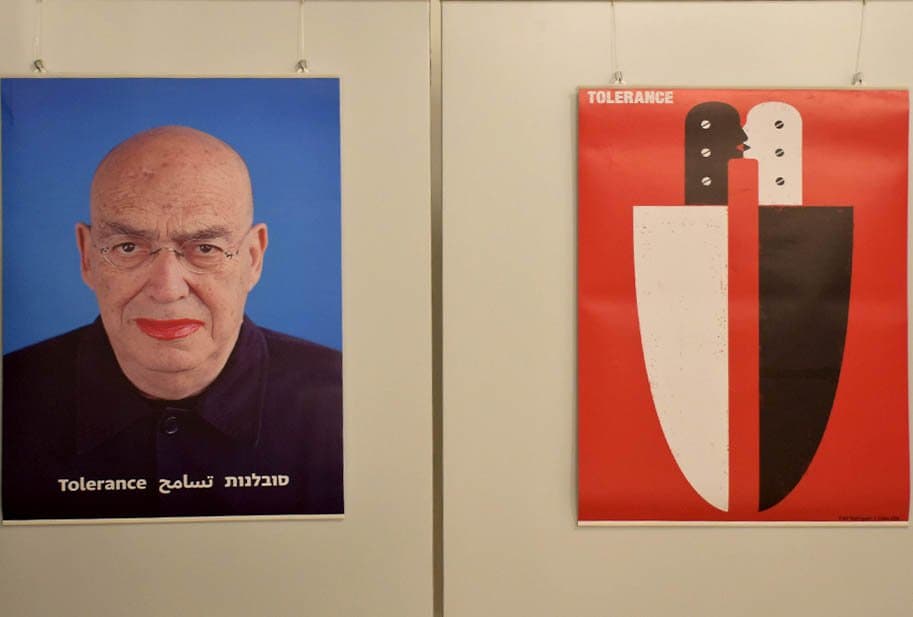 Izložba plakata o toleranciji koju je vidjelo više od 400 tisuća posjetitelja u 40 zemalja otvorena u požeškoj Gradskoj knjižnici /FOTO/