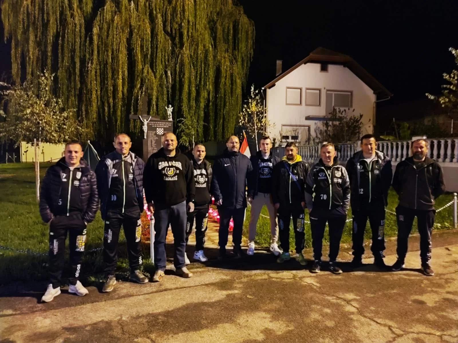 Zagrađani i ove godine zapalili lampione i molili za stradalnike grada heroja