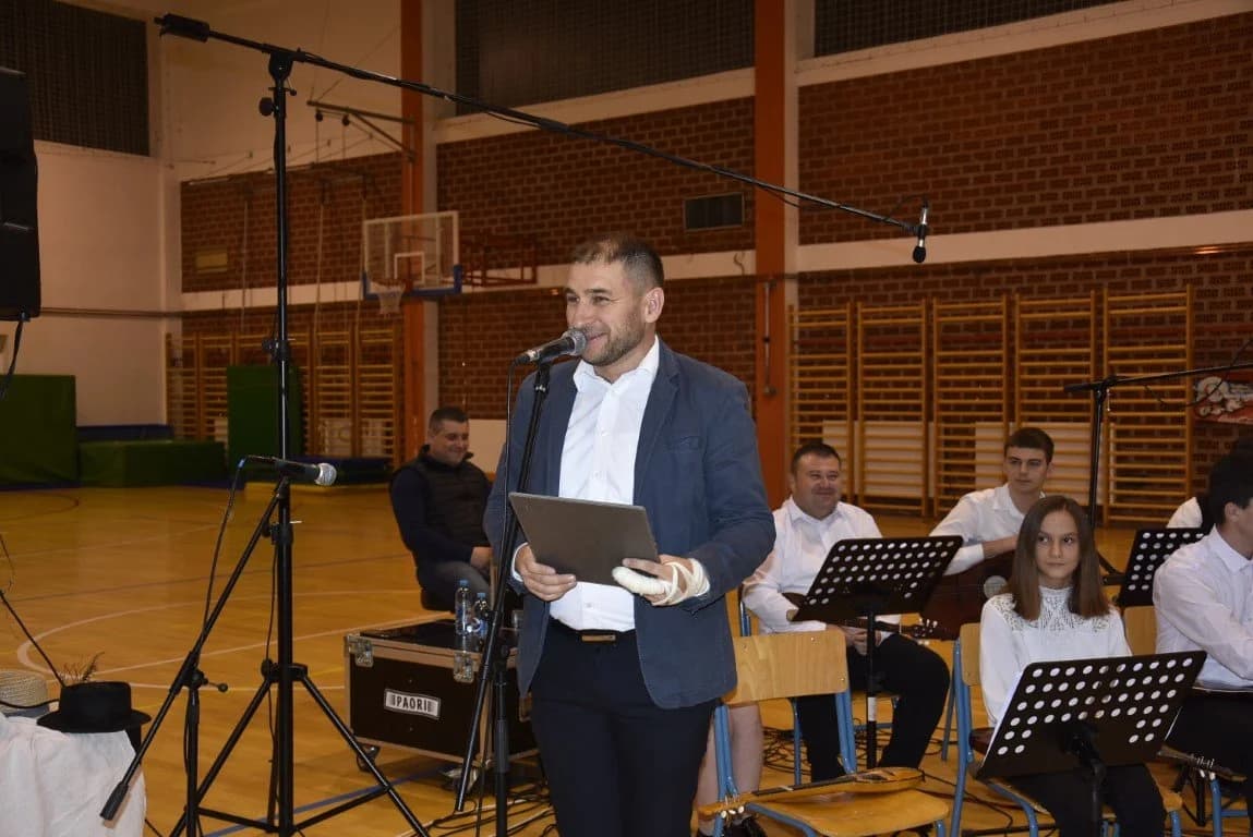 Kaptolački tamburaški orkestar sa gostima oduševio Dunavskom bajkom inspiriranom najljepšim pjesmama o toj rijeci /FOTO/