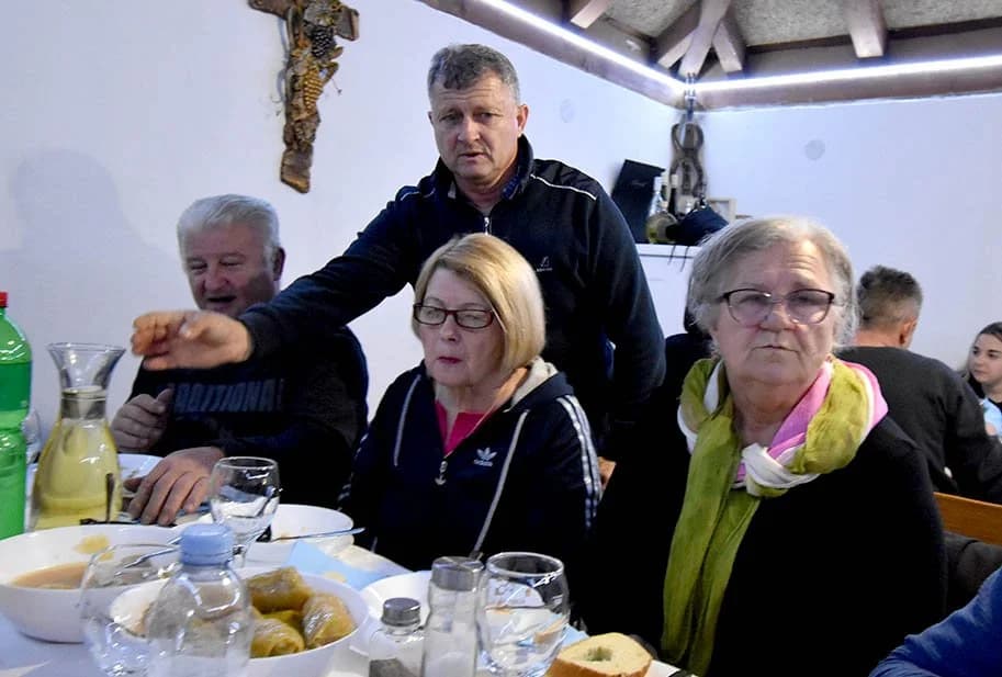 Trenkovčanin Tomislav Došen vinski kum Božice i Roberta Hodaka [FOTOGALERIJA]