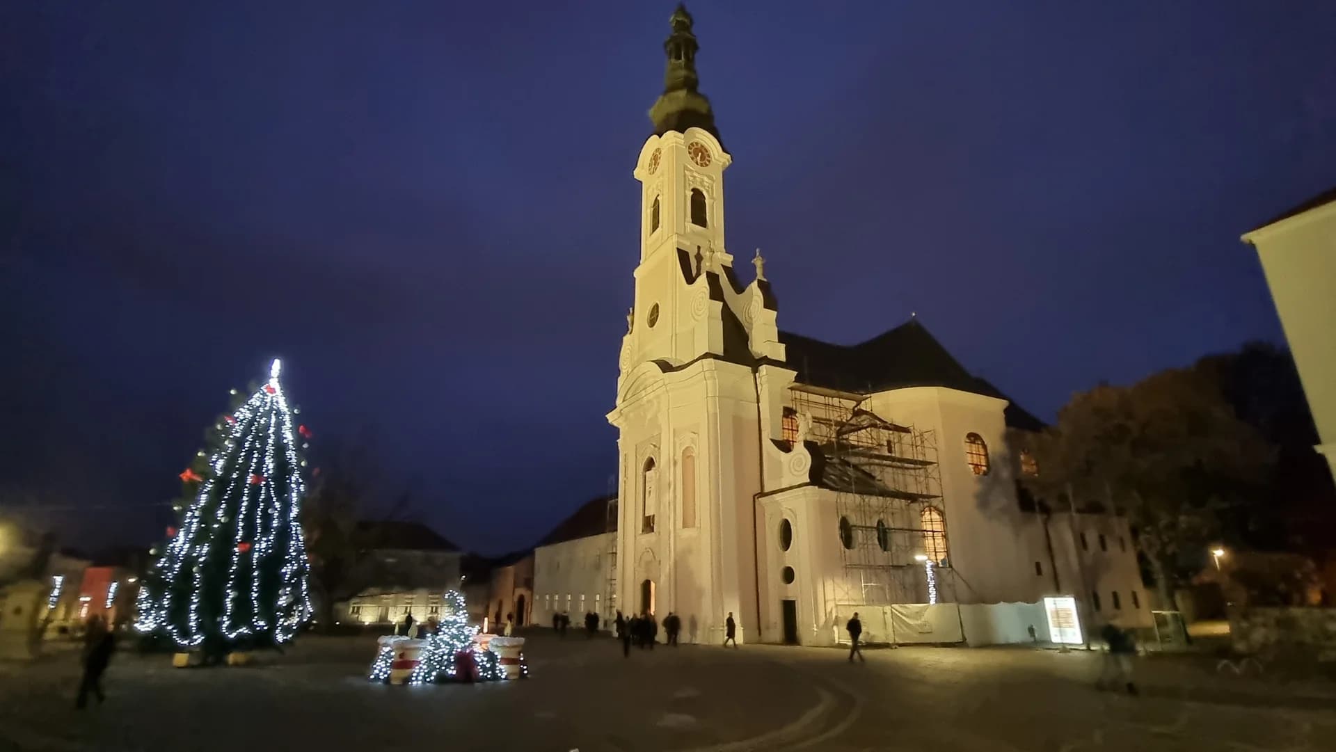 Započele mise zornice: Euharistijsko slavlje koje ima i pokornički značaj [FOTO]