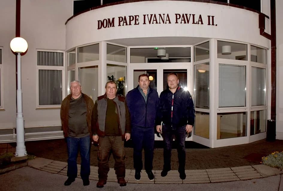 Donacija lovaca pleterničke Šljuke i batrinske Kune mesa divljači Caritasu Požeške biskupije /FOTO/
