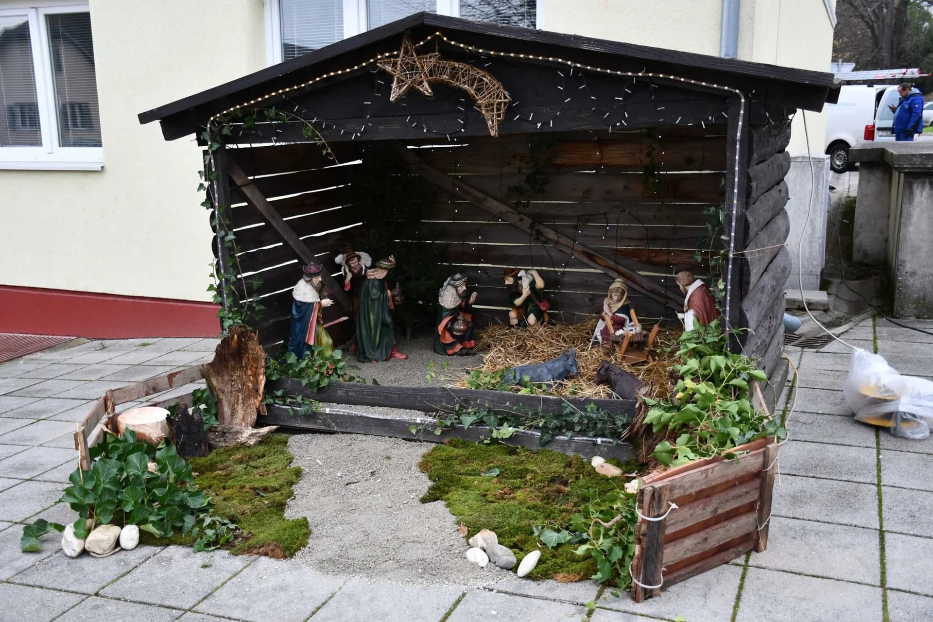 Adventski ugođaj u prijestolnici graševine - gradu Kutjevu  [FOTO]