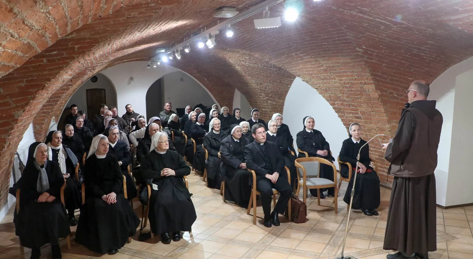 Redovnici i redovnice koji djeluju na području Požeške biskupije okupili se u Požegi na proslavi Dana posvećenog života [FOTO]