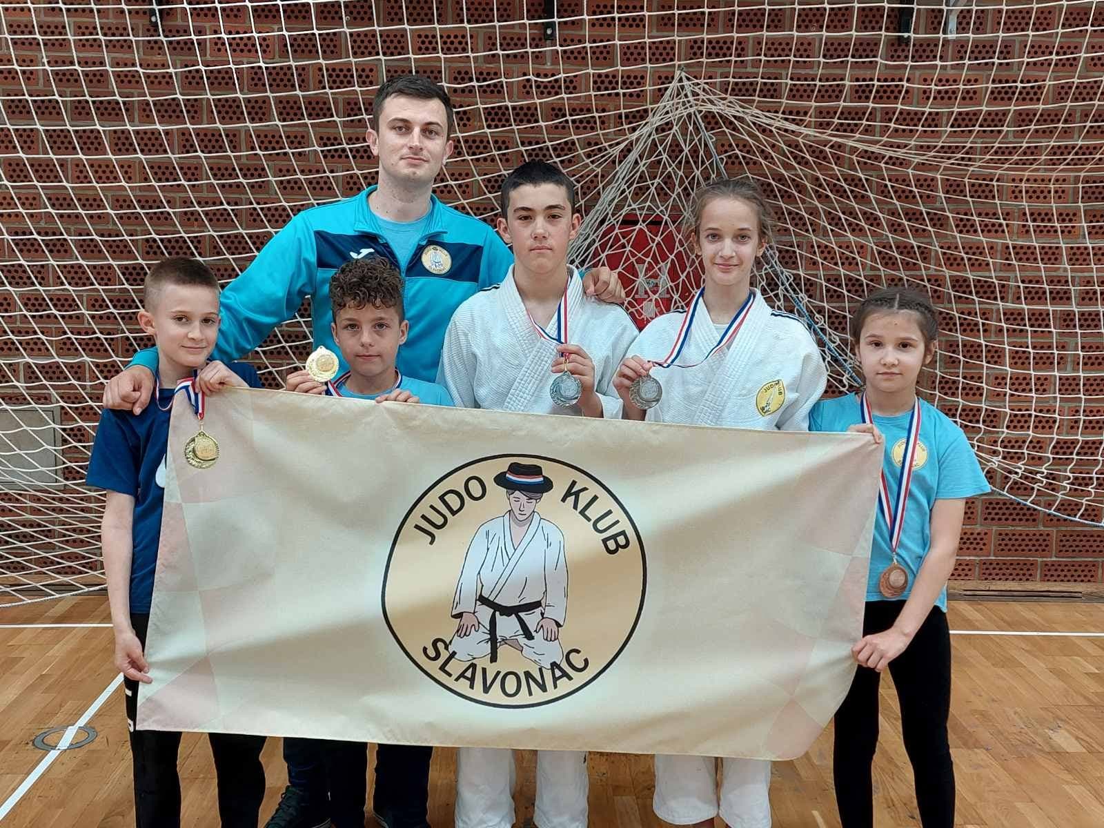 Judaši Slavonca iz Čaglina vratili se iz Dugava okićeni brojnim medaljama [FOTO]