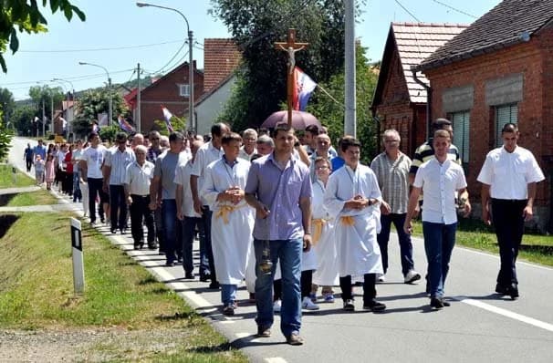 Mjesni odbor i vijećnici pripremili okrjepu za sudionike Tijelovske procesije /FOTOGALERIJA/