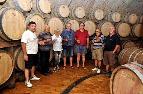 Kušali mlada vina članova, te obišli gospodarstvo Ive Enjingija /FOTO/
