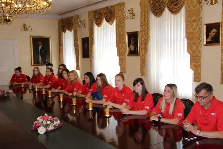 Ženska košarkaška reprezentacija na prijemu kod požeškog gradonačelnika Darka Puljašića /FOTO/