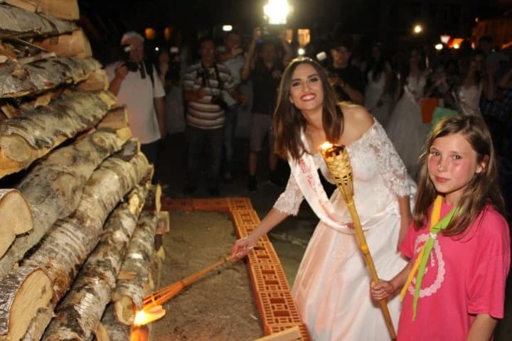 Izabranica za Miss Požeško-slavonske županije Helena Matošević imala čast zapaliti Ivanjski krijes /FOTOGALERIJA/