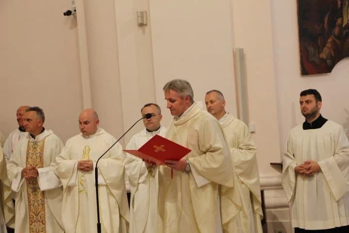Nova duhovna zvanja u Požeškoj biskupiji: Za svećenike zaređeni Ivan Ereiz i Tomislav Sanić /FOTOGALERIJA/