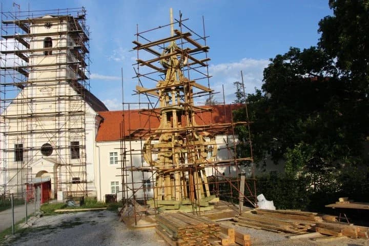 Kutjevačka župna crkva ostala bez tornja i zvonika, bilo je pitanje vremena! /FOTO/