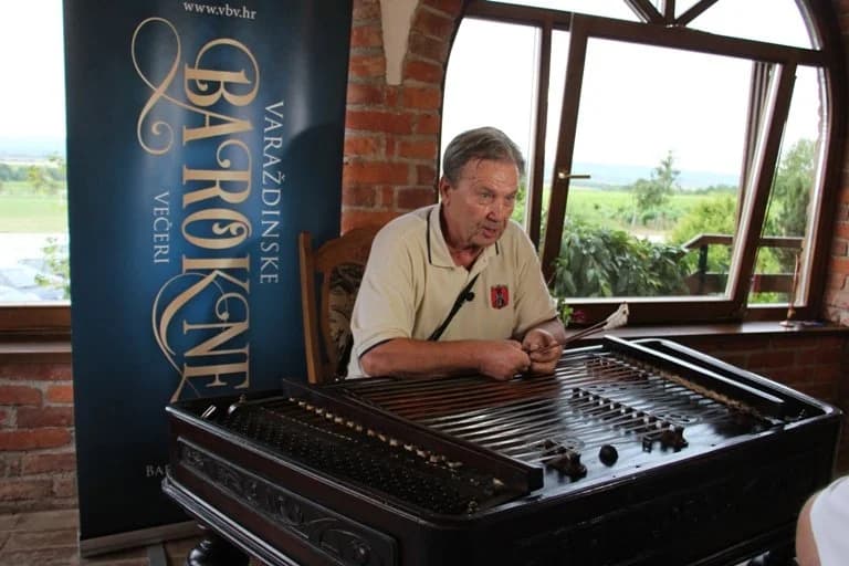 Glazbeni doživljaj u podrumu Ive Enjingija: Zvuci barokne glazbe na starim instrumentima spojeni s vinskim kapljicama /FOTO/