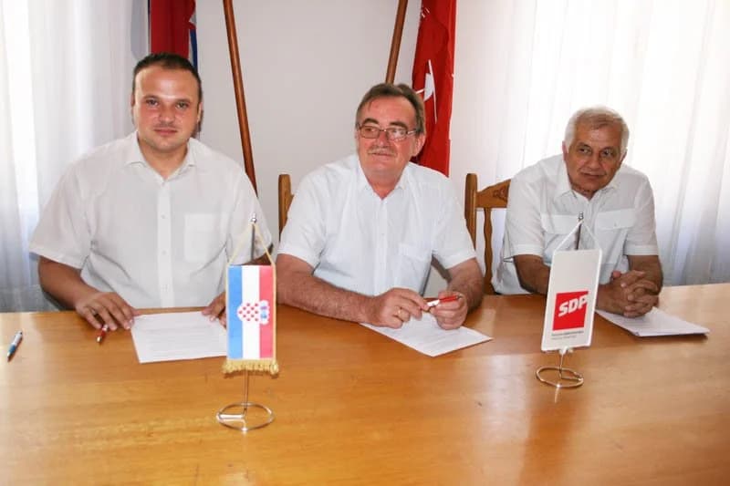 VIJEĆNICI SDP-a O ODRŽANOJ SJEDNICI ŽUPANIJSKE SKUPŠTINE: Sredstva idu odabranima i podobnima, a ostatak se ne iskoristi