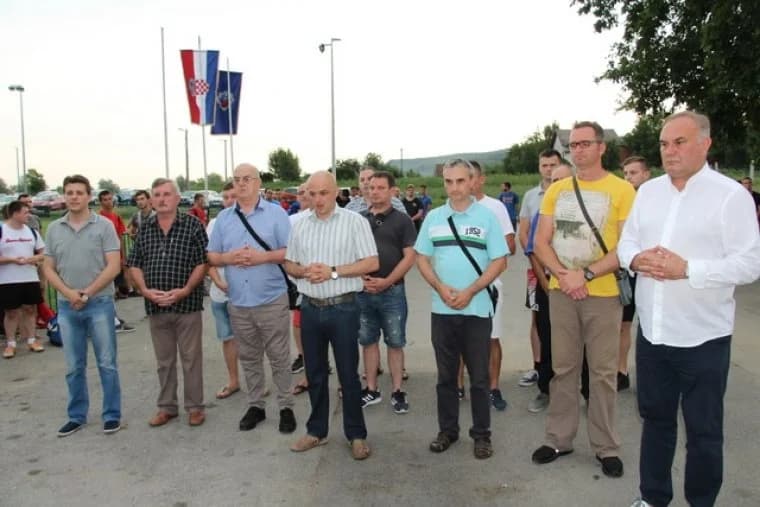 HDZ-ovci odmjerili snage: Ekipa Temeljnog ogranka Orljava ima najbolje nogometaše /FOTO/