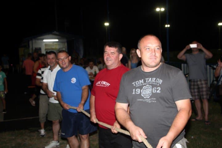 Momci iz Ulice Stjepana Radića pobjednici u potezanju užeta /FOTO/