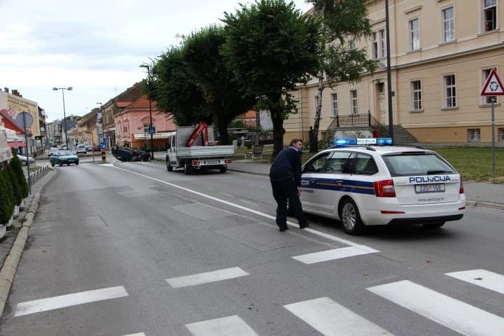 Vozačke vratolomije na kružnom toku uz alkohol završile teškim ozljedama /FOTO/