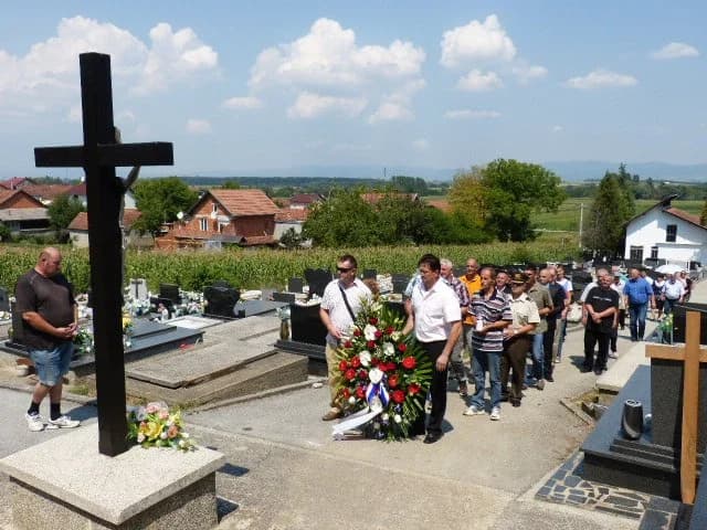 Spomen na pet branitelja ovog kraja uz misu, vijence i turnir