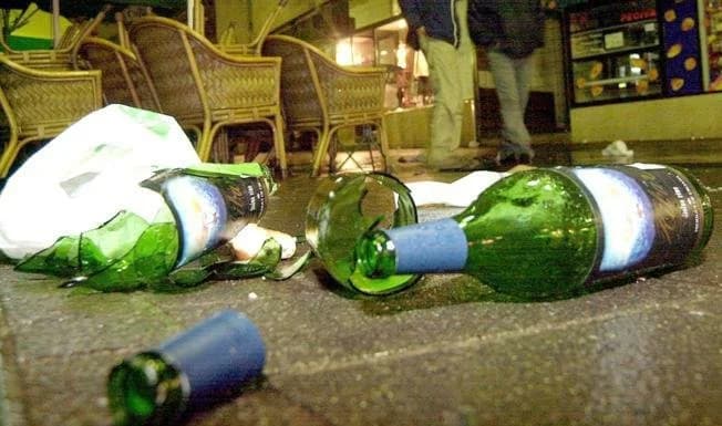 Posluživala alkohol dvojici pijanih muškaraca koji su se kasnije tjelesno sukobili