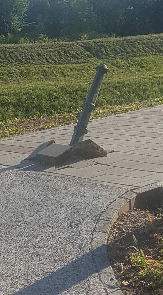 Huligani uništavaju sve što im dođe pod ruku
