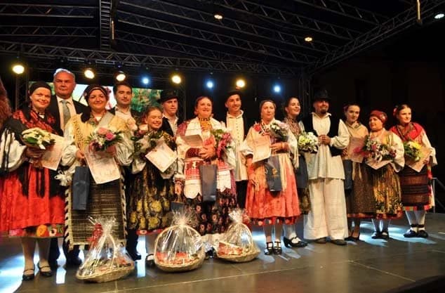 Najgizdavija šokica je Marta Grgić, najbećaruša Danijela Ergović, a najizvorniju nošnju imala je Stoja Damljanović /FOTO/