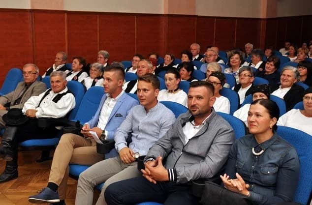 Kulturno-zabavna večer "Kutjevu za njegov dan" /FOTOGALERIJA/
