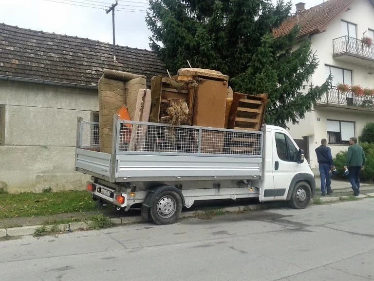 Pripremite glomazni otpad i izvezite ga na svoju okućnicu
