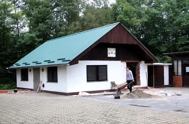Potporom županije i donatora obnavljaju lovački dom i uređuju okoliš /FOTO/