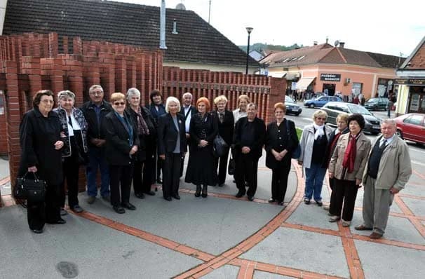 Roditelji poginulih branitelja iz Samobora posjetili Požegu /FOTO/