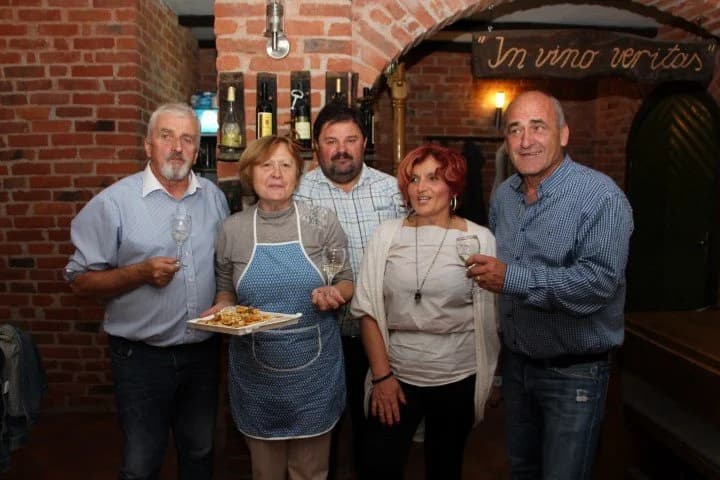 UDRUGA „VINOKAP“: Prošlogodišnji martinjski kumovi počastili svoje kolege, te najavili Pudarijadu i novo Martinje /FOTO/