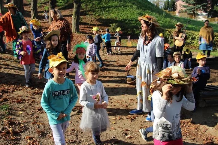 Pjesma, ples i modna revija s jesenskim kreacijama /FOTO/