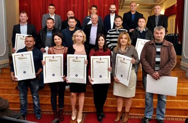 Bogatiji smo za 25 majstora u 11 zanimanja /FOTO/