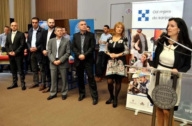 Sajam poslova u organizaciji Hrvatskog zavoda za zapošljavanje okupio mnoge zainteresirane i nezaposlene /FOTO/