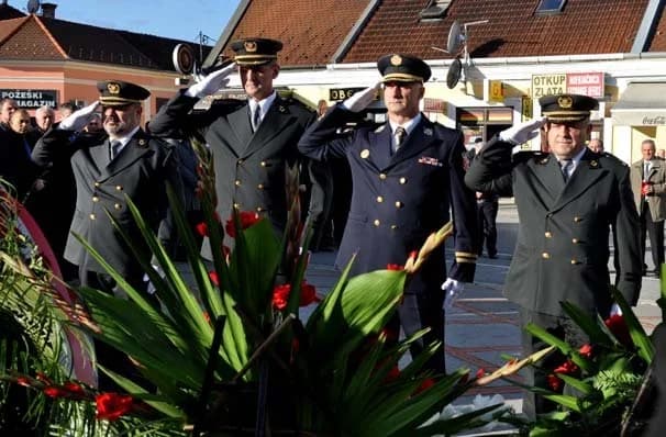 26. OBLJETNICA OSNUTKA POŽEŠKE 123.BRIGADE – Položeni vijenci uz spomenik poginulim braniteljima 123. brigade /FOTO/