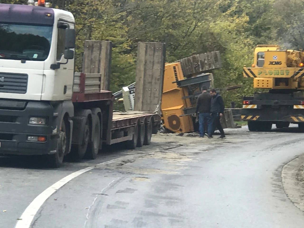 Gusjeničar pao s labudice na Krndiji, prevario ih zavoj /FOTO/