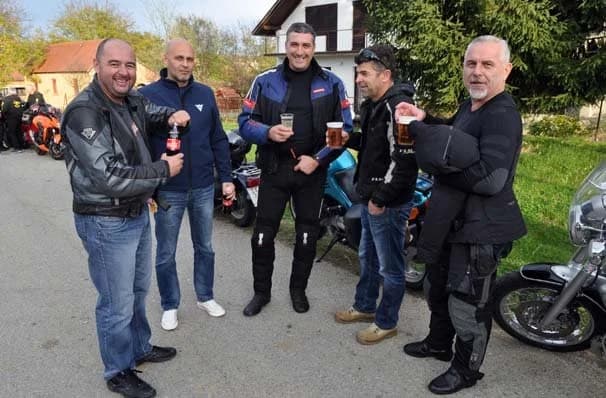 Stotinjak motorista i ove godine okupiralo Zakorenje /FOTOGALERIJA/