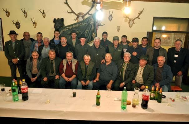 KAPTOLAČKI LOVCI SLAVILI SVOG ZAŠTITNIKA SV. HUBERTA: Nakon misnog slavlja druženje (FOTO)