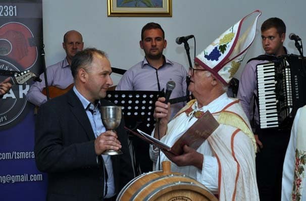MARTINJE KOD ENJINGIJA: Bačvar bio martinjski kum, a uz dvoje tamburaše zapjevale i dvije klape