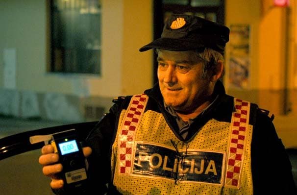 Iza podneva imao 1,54 promila, udario u osobni automobil i pobjegao